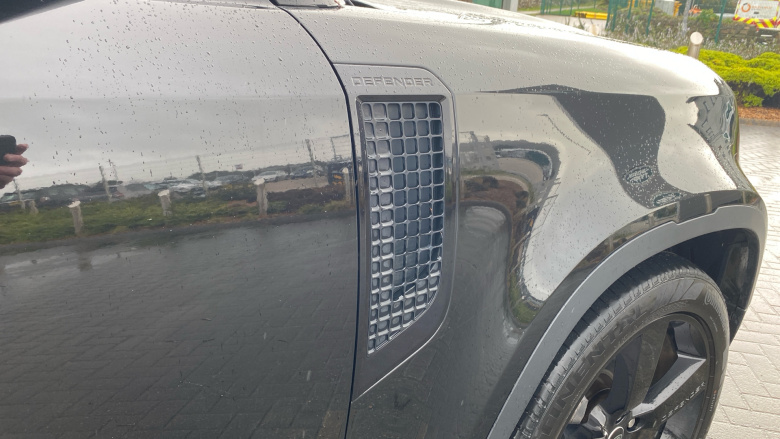 Land Rover Defender 3.0 D250 SE 110 5dr Auto Diesel Estate
